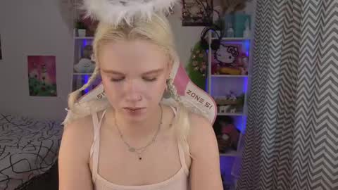 Snapshot of mia_waterlily chatting on 5, 6, 2026 Mia online show from 5, 6, 2026