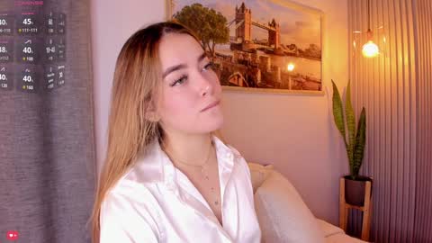 Mia White  online show from 3, 2, 2025