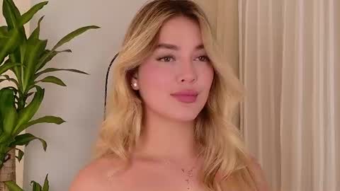Mia White  online show from 9, 7, 2026