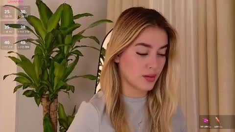 Mia White  online show from 17, 7, 2026
