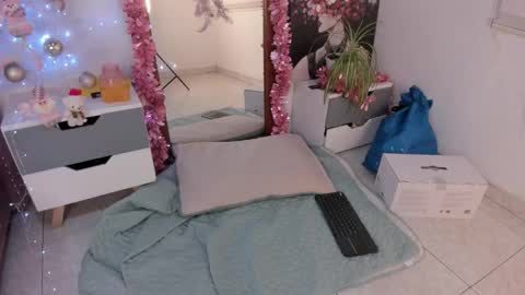 mia_zafir online show from 23, 12, 2025