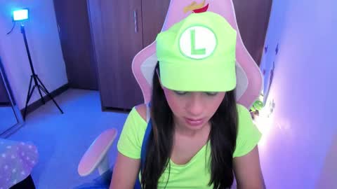 mia  nicolle online show from 1, 11, 2025