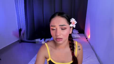 mia  nicolle online show from 4, 7, 2026