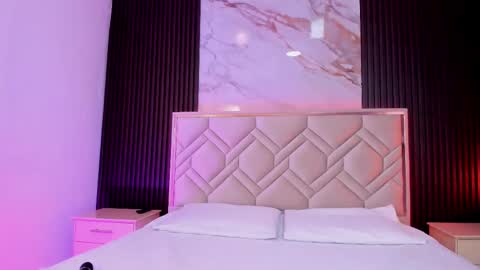 Miaa Farrel online show from 8, 9, 2025