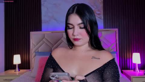 Snapshot of miaafarrel chatting on 25, 5, 2026 Miaa Farrel online show from 25, 5, 2026