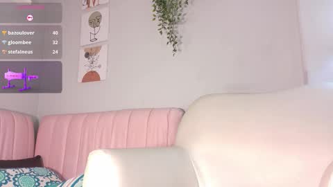 miaaffox online show from 28, 2, 2026