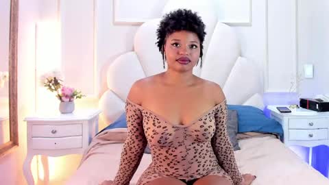 miaakittyy online show from 28, 4, 2026