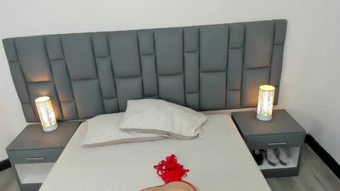 mia red hair molly short hair online show from 11, 1, 2025