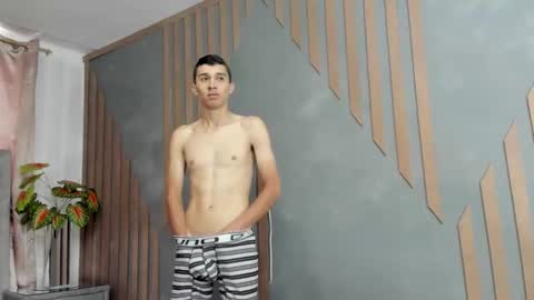 miaandrony online show from 13, 4, 2026