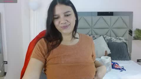 Snapshot of miaarodriguez1_ chatting on 26, 11, 2025 Mia Rodriguez online show from 26, 11, 2025