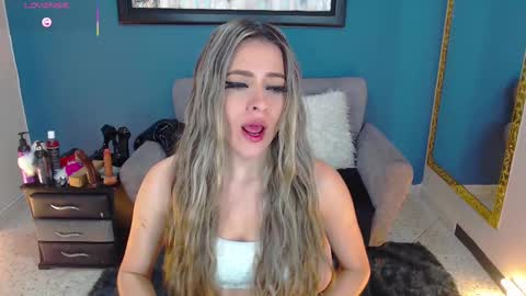 MiaCarper online show from 6, 3, 2025