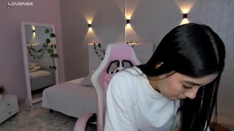 Mia Gomez online show from 1, 3, 2025