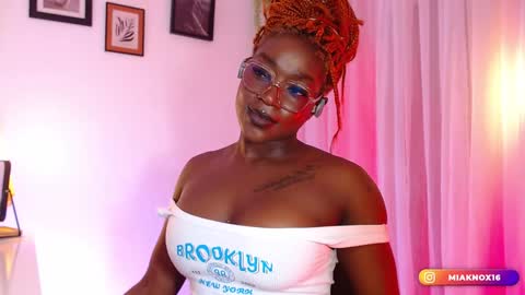 Snapshot of miaknox chatting on 10, 12, 2024 Mia online show from 10, 12, 2024