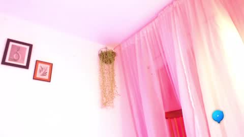 Snapshot of miaknox chatting on 9, 1, 2025 Mia online show from 9, 1, 2025