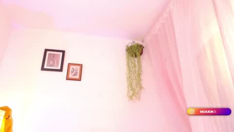 Snapshot of miaknox chatting on 31, 1, 2025 Mia online show from 31, 1, 2025