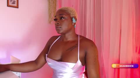 Snapshot of miaknox chatting on 3, 2, 2025 Mia online show from 3, 2, 2025