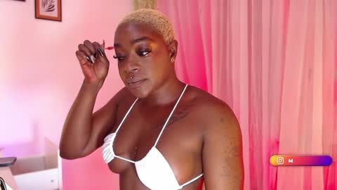 Snapshot of miaknox chatting on 4, 2, 2025 Mia online show from 4, 2, 2025