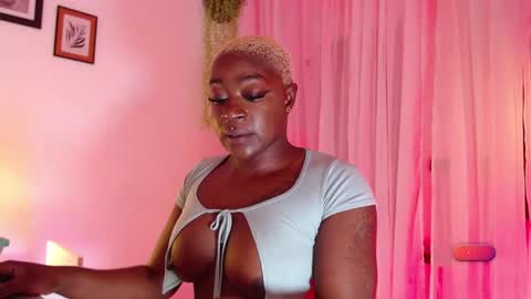 Snapshot of miaknox chatting on 5, 2, 2025 Mia online show from 5, 2, 2025