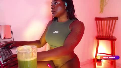 Snapshot of miaknox chatting on 5, 3, 2025 Mia online show from 5, 3, 2025