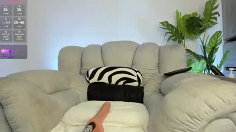 Mia Fernandez online show from 20, 6, 2026