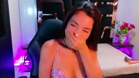 Snapshot of mialovelyn chatting on 5, 4, 2026 mialovelyn online show from 5, 4, 2026