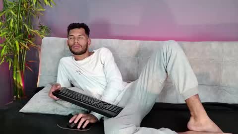 Mia online show from 23, 11, 2025