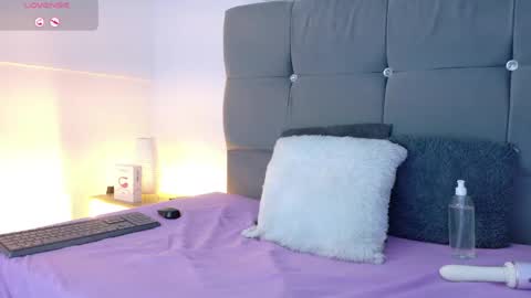 Snapshot of miamackleyn_ chatting on 30, 4, 2026 MIA online show from 30, 4, 2026