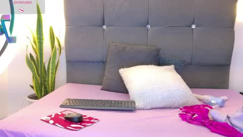 Snapshot of miamackleyn_ chatting on 8, 5, 2026 MIA online show from 8, 5, 2026