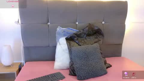 Snapshot of miamackleyn_ chatting on 25, 5, 2026 MIA online show from 25, 5, 2026