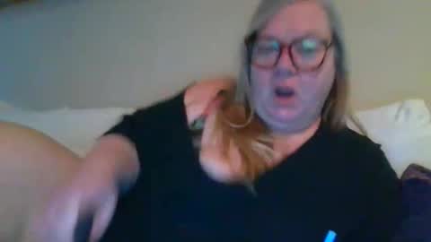 Snapshot of miamarie555 chatting on 6, 2, 2026 Miamarie555 online show from 6, 2, 2026