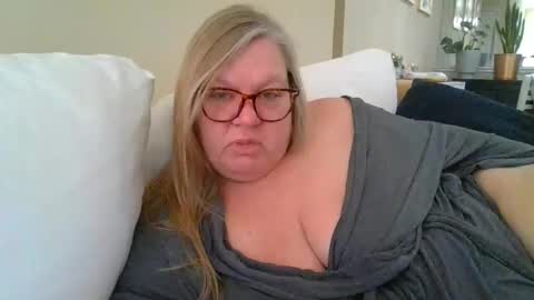 Snapshot of miamarie555 chatting on 15, 2, 2026 Miamarie555 online show from 15, 2, 2026