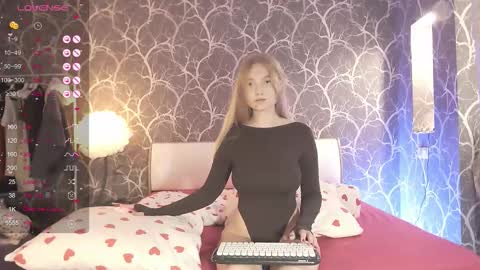 Snapshot of miamiameow chatting on 4, 10, 2025 Mia online show from 4, 10, 2025