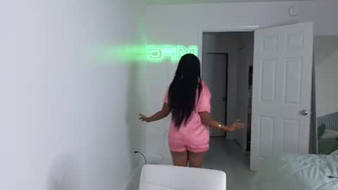 Snapshot of miamiworld chatting on 3, 8, 2026 MiamiWorld online show from 3, 8, 2026