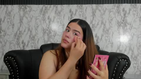 Mia   -5 7001400 Follow  online show from 28, 1, 2025