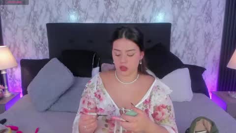 Snapshot of miamontoya chatting on 20, 5, 2026 Mia -5 7001400 Follow online show from 20, 5, 2026