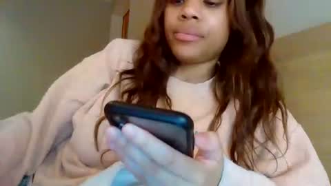 Snapshot of miamuffin8 chatting on 12, 12, 2024 MiaMuffn online show from 12, 12, 2024