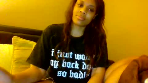 Snapshot of miamuffin8 chatting on 1, 1, 2025 MiaMuffn online show from 1, 1, 2025