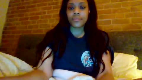 Snapshot of miamuffin8 chatting on 20, 10, 2025 MiaMuffn online show from 20, 10, 2025