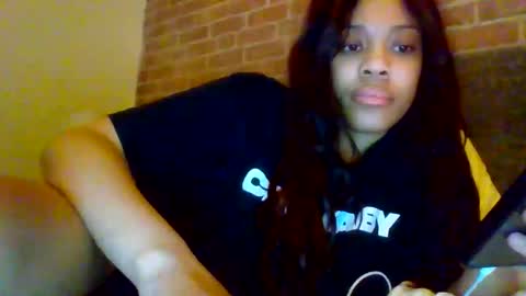 MiaMuffn online show from 12, 11, 2025