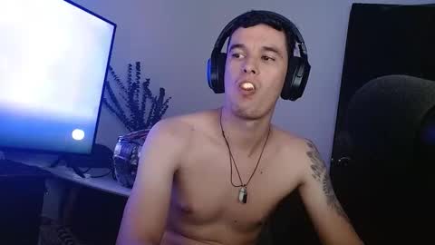 Snapshot of miaou_miaou chatting on 5, 1, 2025 miaou_miaou online show from 5, 1, 2025