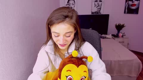 Mia online show from 25, 12, 2024