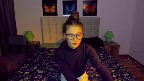 Mia online show from 4, 1, 2025