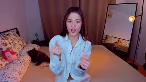 Mia online show from 10, 2, 2025