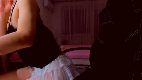 Mia online show from 4, 3, 2026