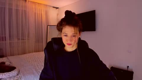 Mia online show from 9, 4, 2026