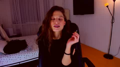 Snapshot of miapaw chatting on 29, 6, 2026 Mia online show from 29, 6, 2026