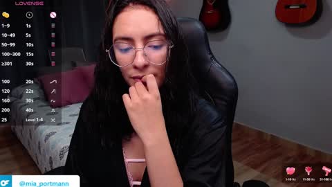 Snapshot of miaportman chatting on 1, 12, 2024 MIAPORTMANN online show from 1, 12, 2024