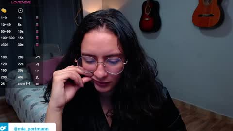 Snapshot of miaportman chatting on 2, 12, 2024 MIAPORTMANN online show from 2, 12, 2024