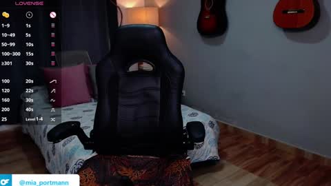 Snapshot of miaportman chatting on 19, 12, 2024 MIAPORTMANN online show from 19, 12, 2024