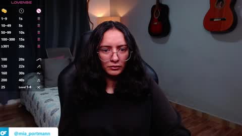 Snapshot of miaportman chatting on 23, 12, 2024 MIAPORTMANN online show from 23, 12, 2024